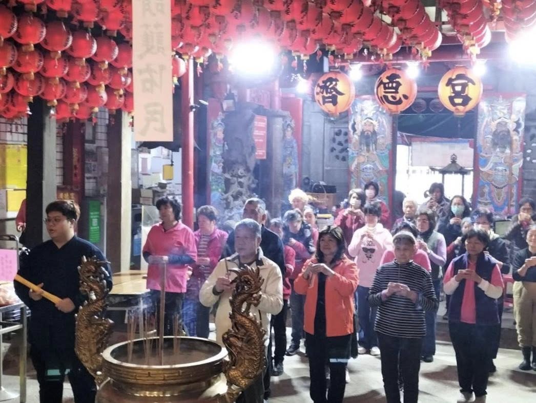 叩謝太歲、光明、平安、財神燈福壽圓燈法會